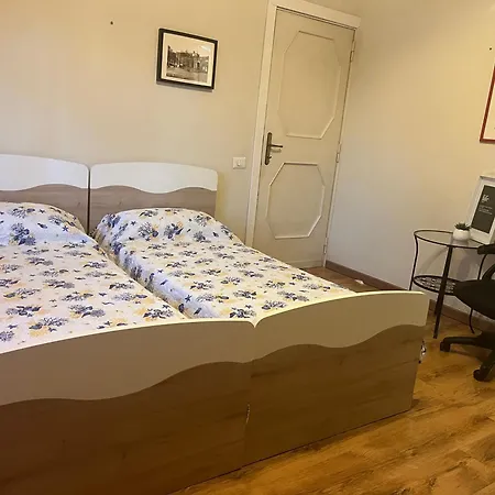 La Dolce Vita Bedrooms Near The Subway Roma